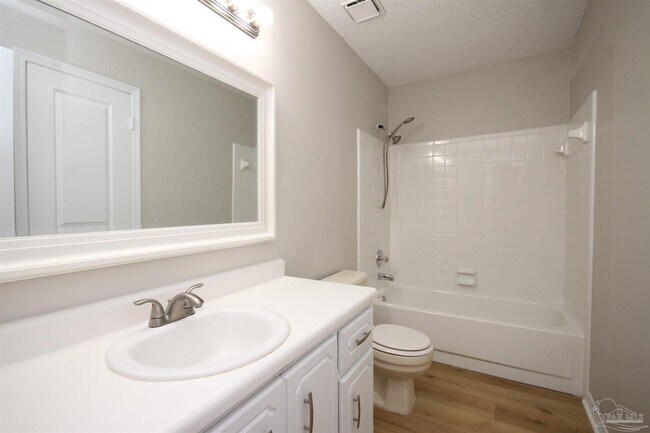 Building Photo - 2028 Cambridge Cir