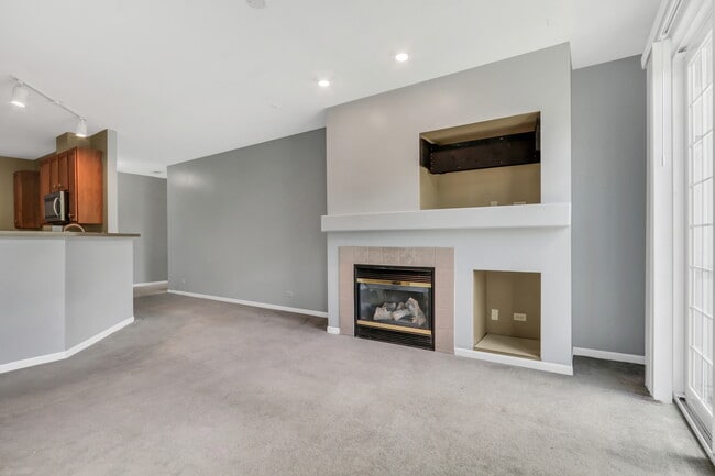 Building Photo - 210 Rosehall Dr