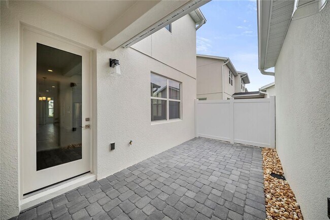 Building Photo - 1856 Crowncrest Dr