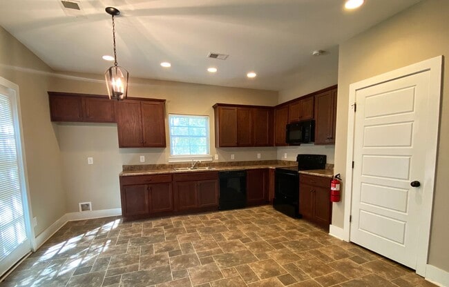 Building Photo - Home for rent in Maylene! Available to Vie...