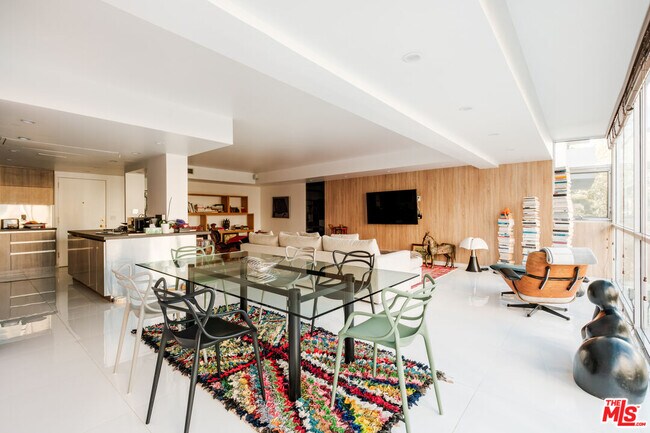 Building Photo - 10450 Wilshire Blvd