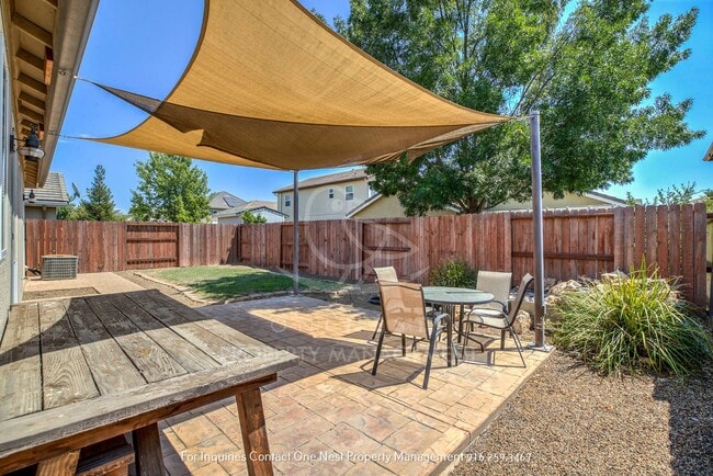 Building Photo - Plumas Lake Rental, Huge Living Room