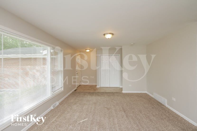 Building Photo - 438 E 191st Pl