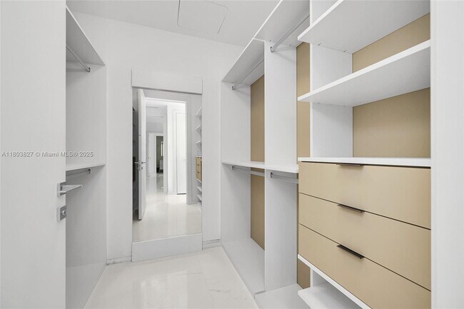 Building Photo - 300 Biscayne Blvd Way