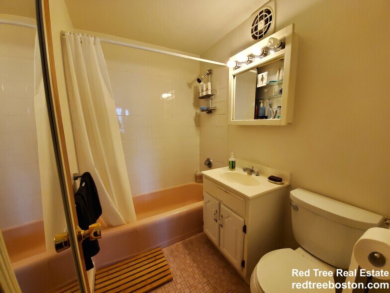 Building Photo - 199 Winthrop Rd