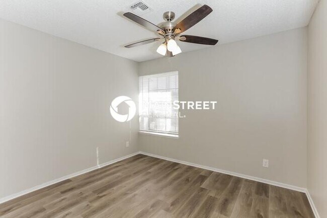 Building Photo - 3 Bedroom Pet-Friendly Home in LAS VEGAS, ...