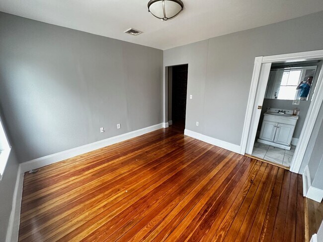 Building Photo - Available now - Only pay half broker fee -...