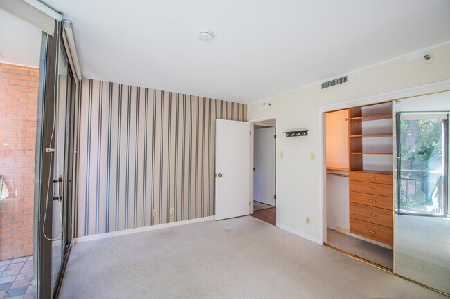 Building Photo - 101 Lombard St