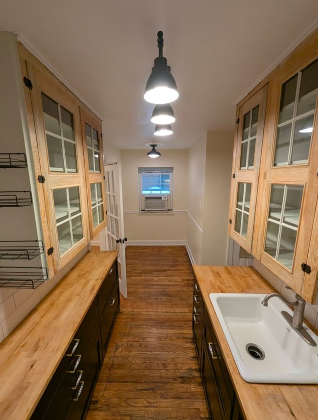 Building Photo - 955 N Washington St