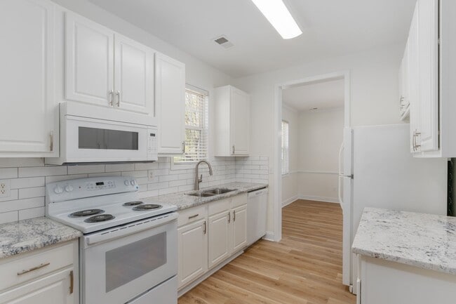 Building Photo - Stylish 3 Bedroom Home in The Sought-After Lake Carolina