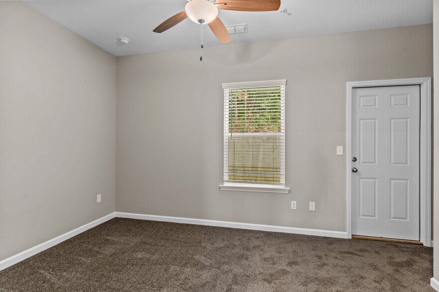 Building Photo - 2217 Del Carmel Way