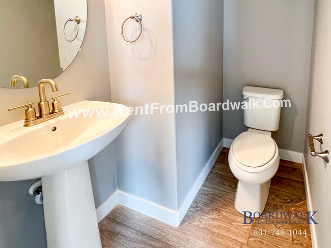 Building Photo - Modern Town Home in Highland!