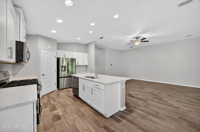 Building Photo - 83650 Nether St