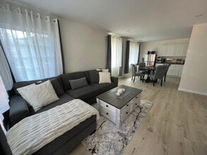 Building Photo - 400 Calle Del Monte