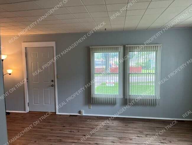 Building Photo - 2823 Garfield Dr