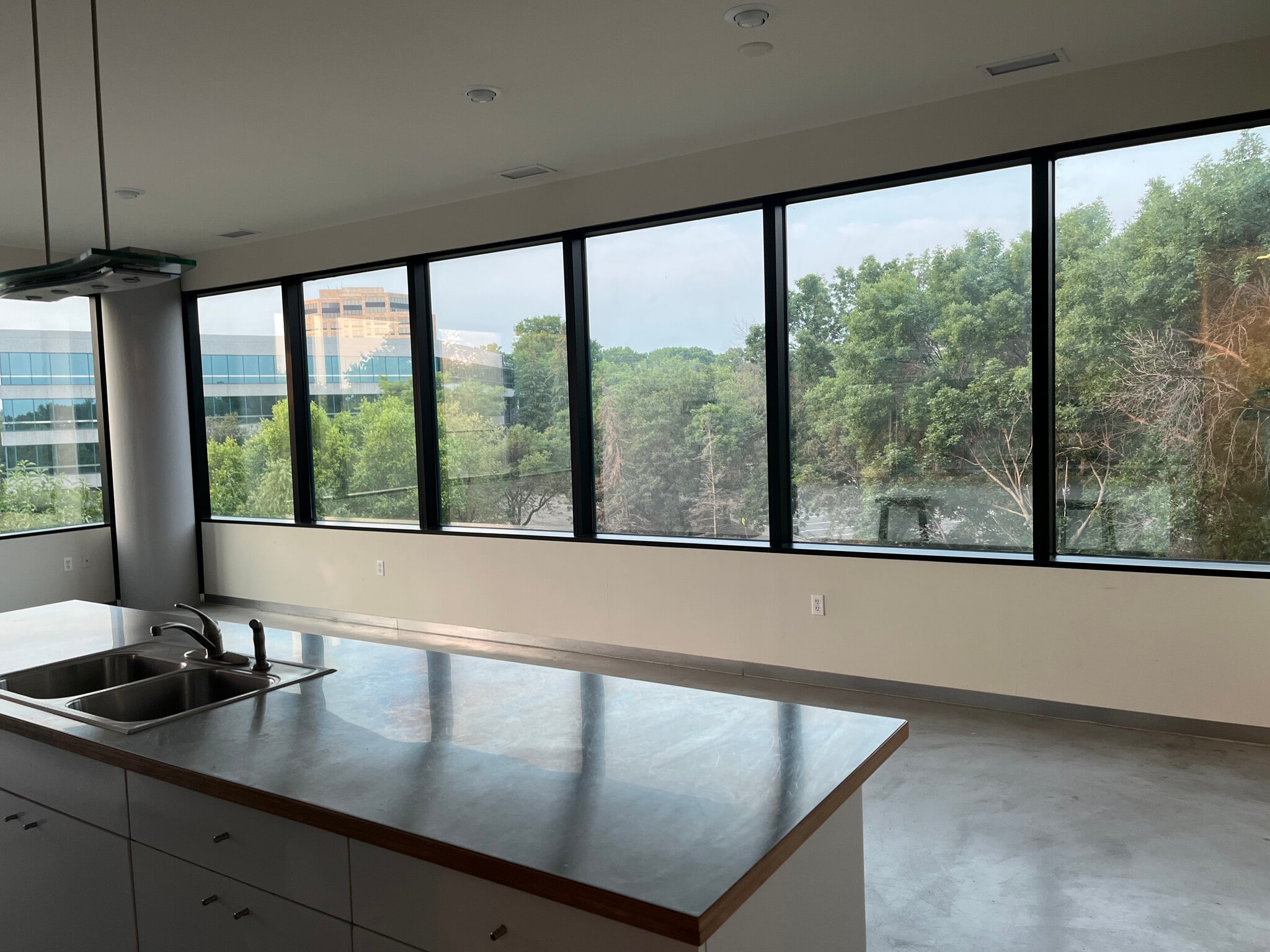 Building Photo - 5601 Smetana Dr