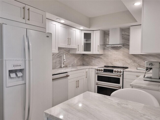 Building Photo - 4101 N Ocean Blvd