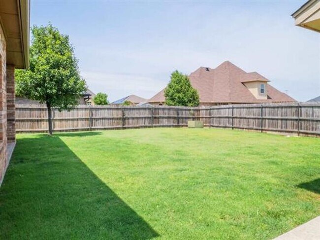 Building Photo - Beautiful Home in desirable Location