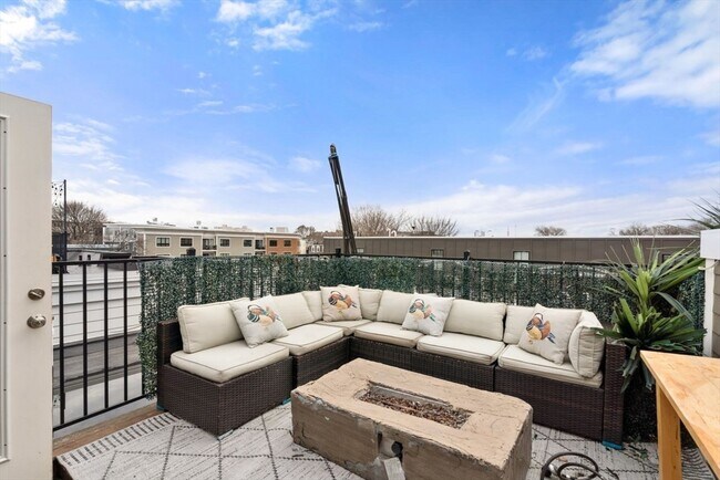 Building Photo - 12 Mohawk St