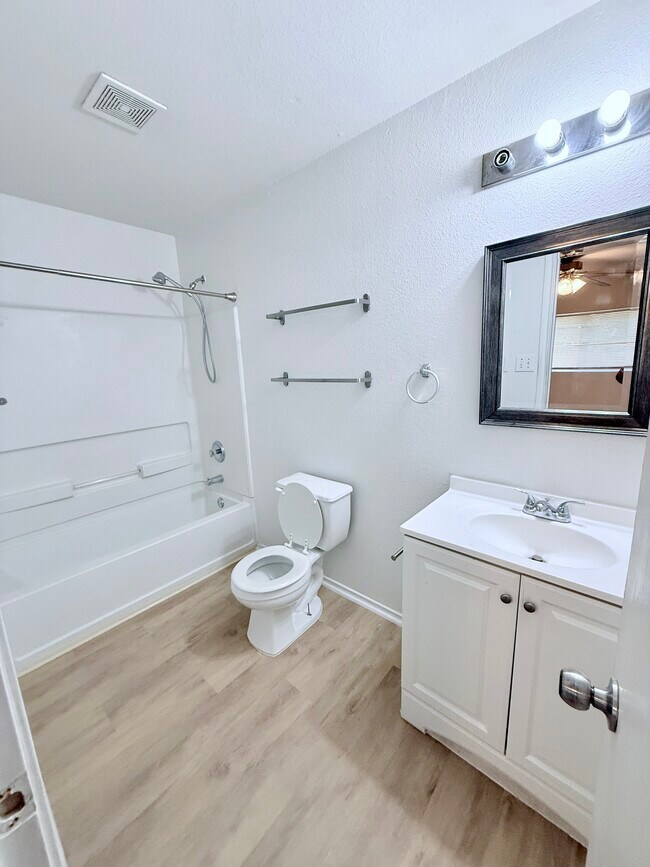 Building Photo - 9922 Kent Forest