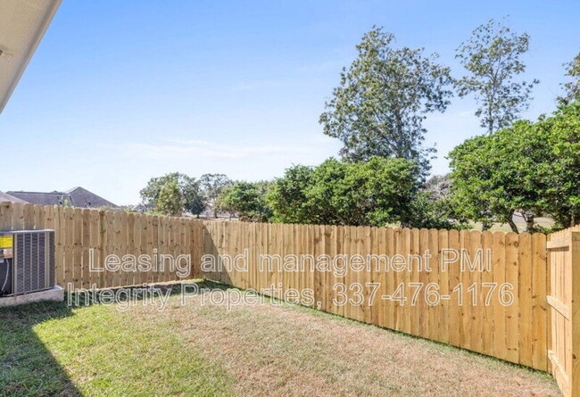 Building Photo - 606 Guillot Rd