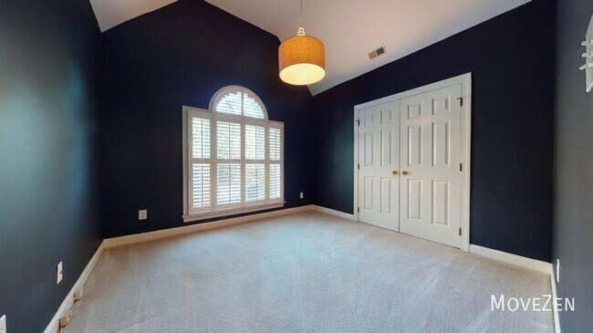 Building Photo - 123 Greymist Ln