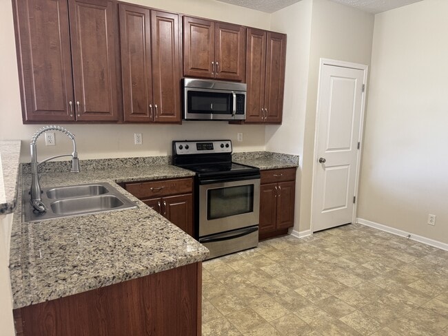Building Photo - 7585 Western Gailes Dr