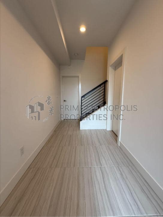 Building Photo - 2142 10th Ave W