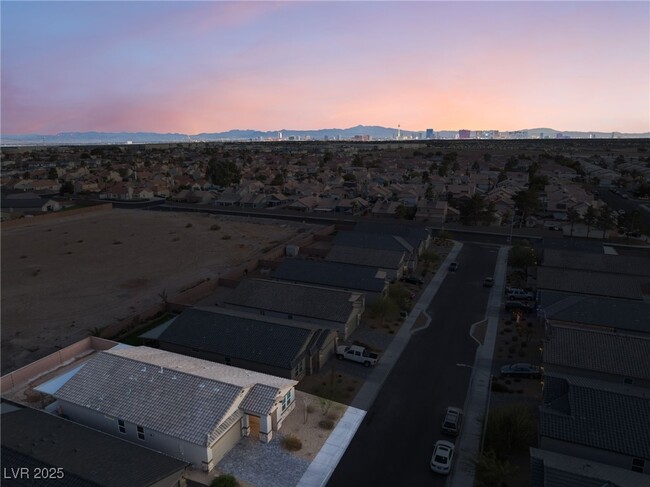 Building Photo - 3540 Vly Lily St