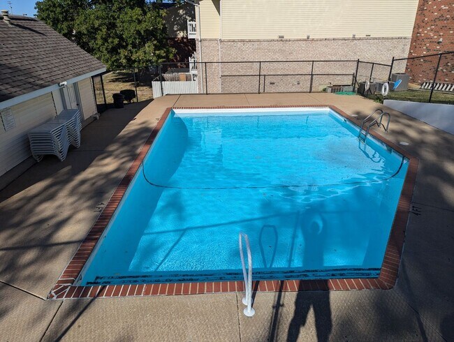 Building Photo - St. Charles Condo, Large Living Room, Private Pool, Storage, Balcony