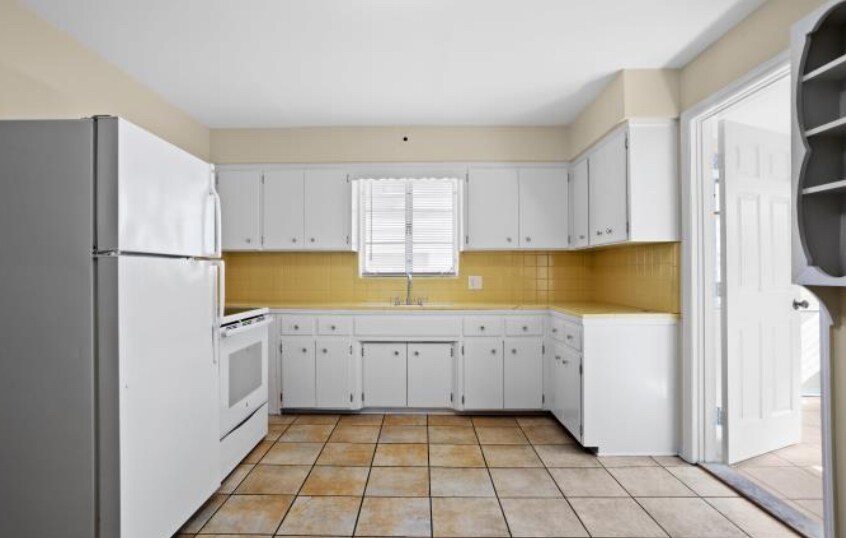 Building Photo - 3452 9th Ave N