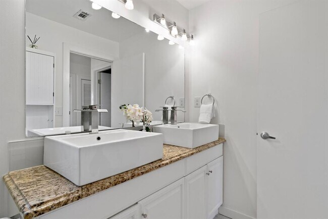 Building Photo - 309 Craigmont Dr