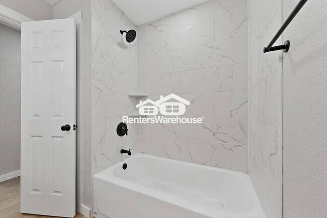 Building Photo - Renovated home in Plano Ready to Be Your Home