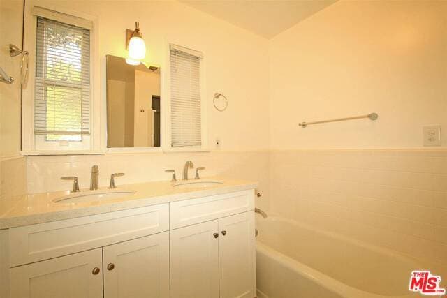 Building Photo - 836 Westholme Ave