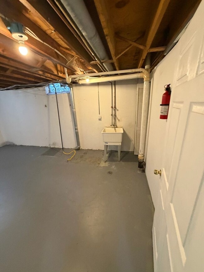 Building Photo - Charming Home in St. Clair Shores - PHOTOS COMING SOON