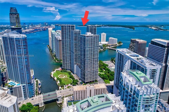 Building Photo - 495 Brickell Ave