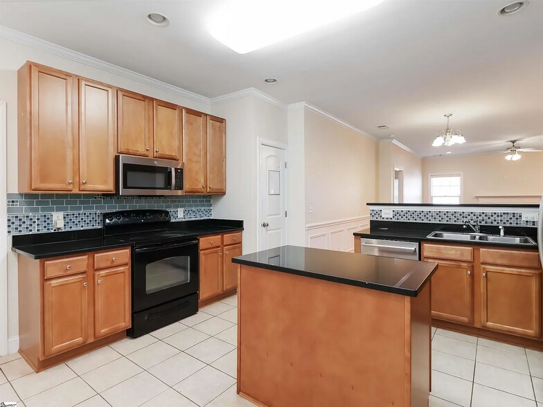 Kitchen - 116 Ashgrove Ln