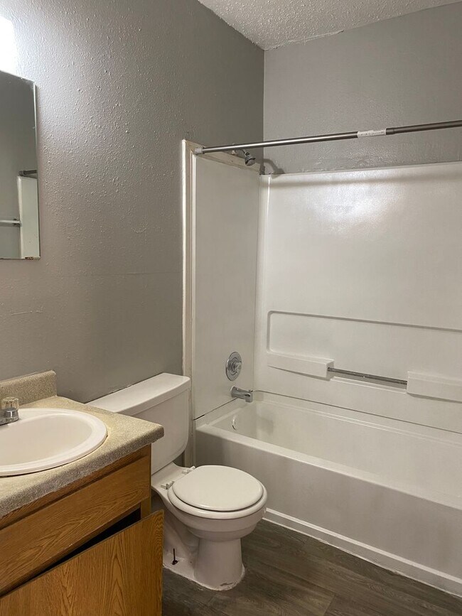 Building Photo - BRIGHTWAY MANOR APARTMENTS |Spacious 1-Bedroom