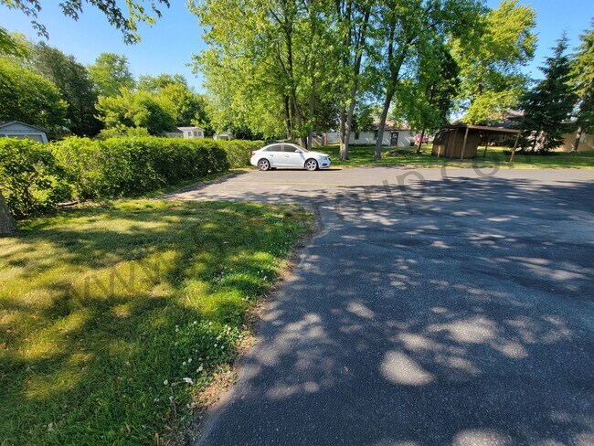 Building Photo - 8760 Sheridan Rd