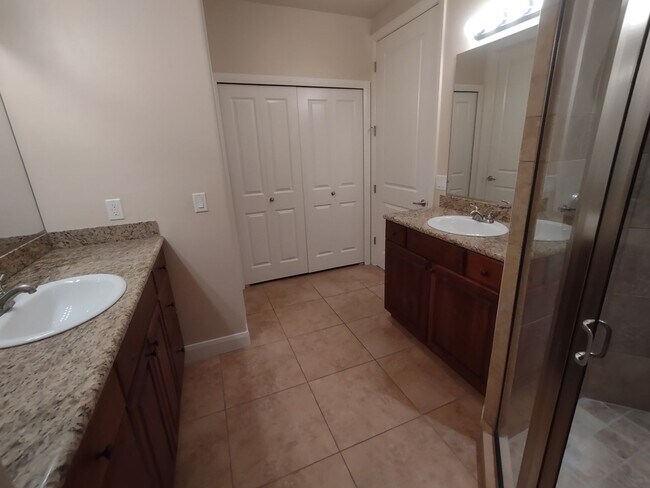 Building Photo - Desirable Black Rock Condo - Quite/Peaceful