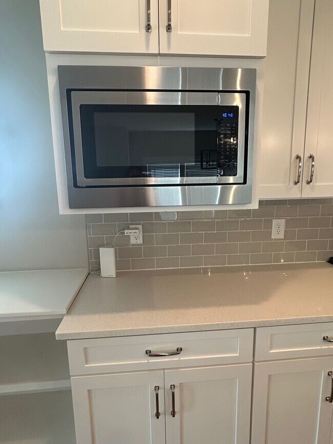 Building Photo - Stunning Home in Melrose 12 South Area...D...