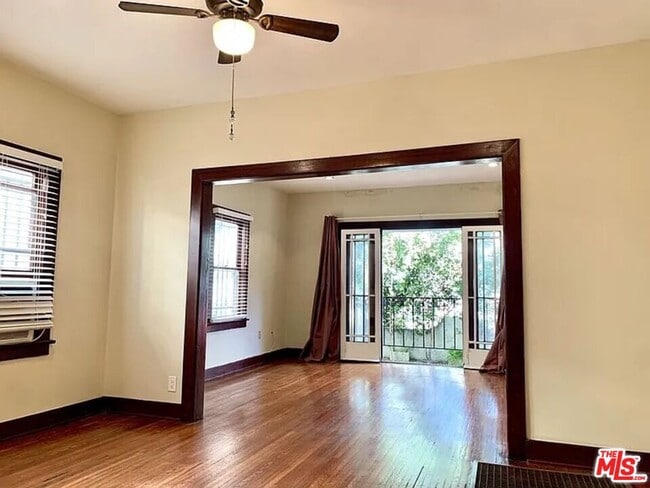 Building Photo - 1433 N Las Palmas Ave