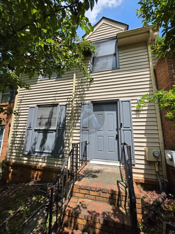 Building Photo - 1495 Bentley Ln SE