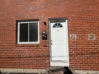Building Photo - 161 Martin St