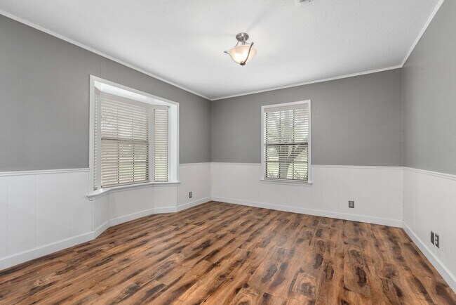 Building Photo - Extensively renovated 4bed,2bath farmhouse on 17 acres!!