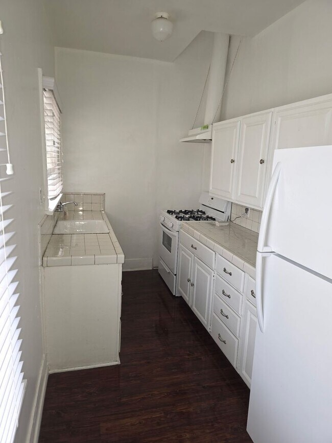 Building Photo - Fourth Street