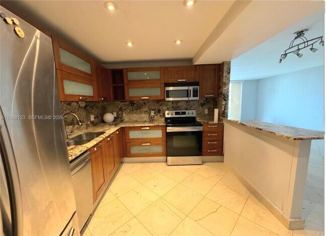 Building Photo - 5825 Collins Ave