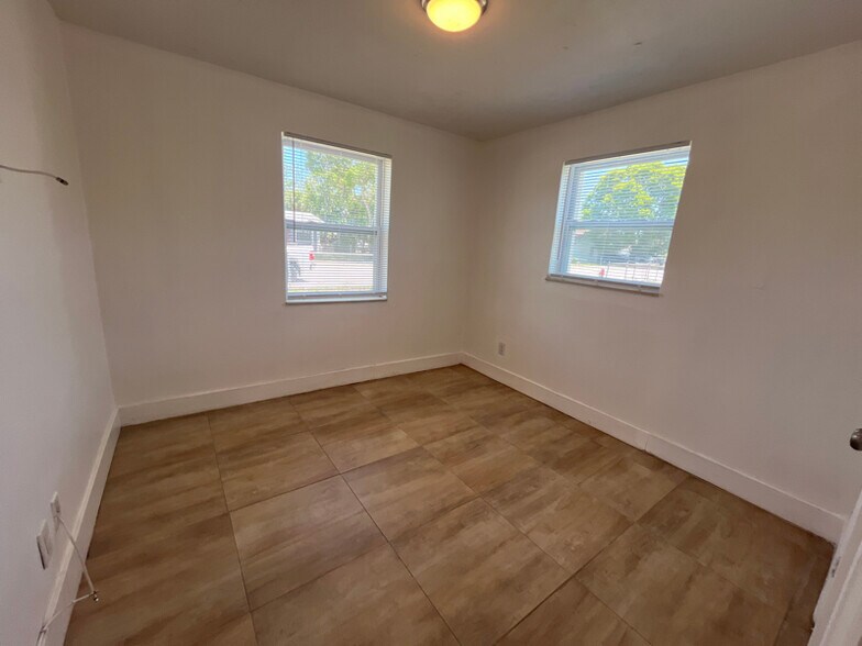 Building Photo - 1349 W 32nd St