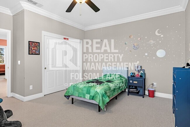 Building Photo - 5bd 3ba home in desirable Carmichael neighborhood