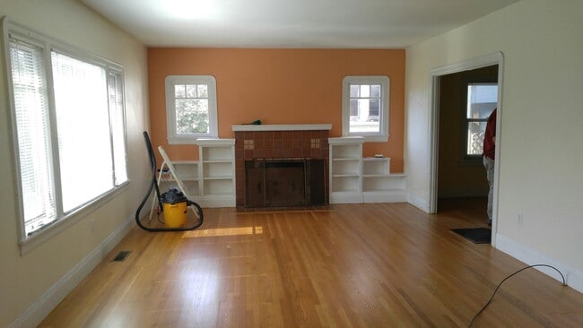 Building Photo - 28 Moss Ave